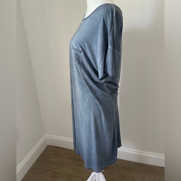 easel T-Shirt Dress - Size M - Picture 4 of 12